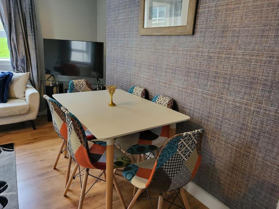4 Bedroom Apts At Sensational Serviced Aberdeen- Powis Crescent