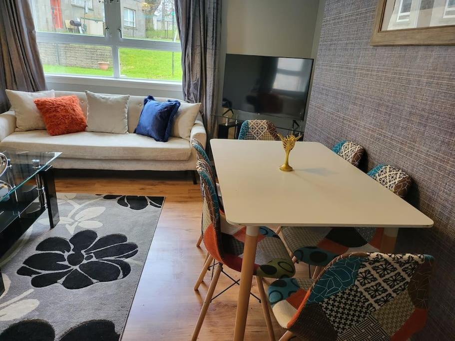 4 Bedroom Apts At Sensational Serviced Aberdeen- Powis Crescent *