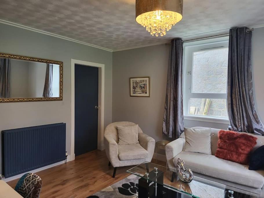 4 Bedroom Apts At Sensational Serviced Aberdeen- Powis Crescent *