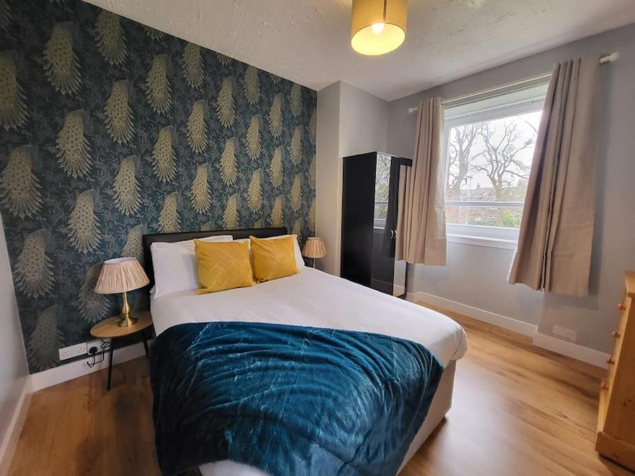 4 Bedroom Apts At Sensational Serviced Aberdeen- Powis Crescent *