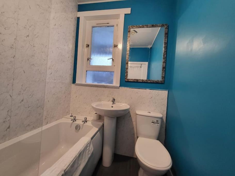 4 Bedroom Apts At Sensational Serviced Aberdeen- Powis Crescent