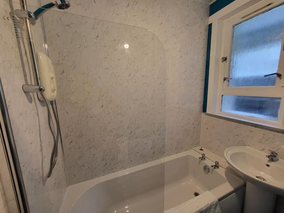 Apartment 4 Bedroom Apts At Sensational Serviced Aberdeen- Powis Crescent Aberdeen
