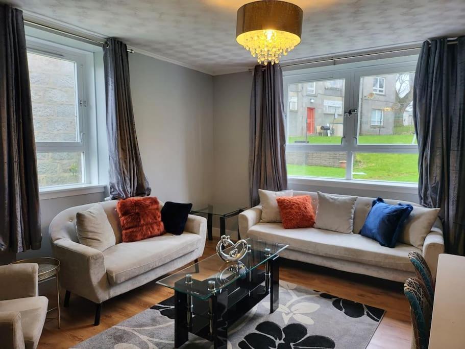 4 Bedroom Apts At Sensational Serviced Aberdeen- Powis Crescent